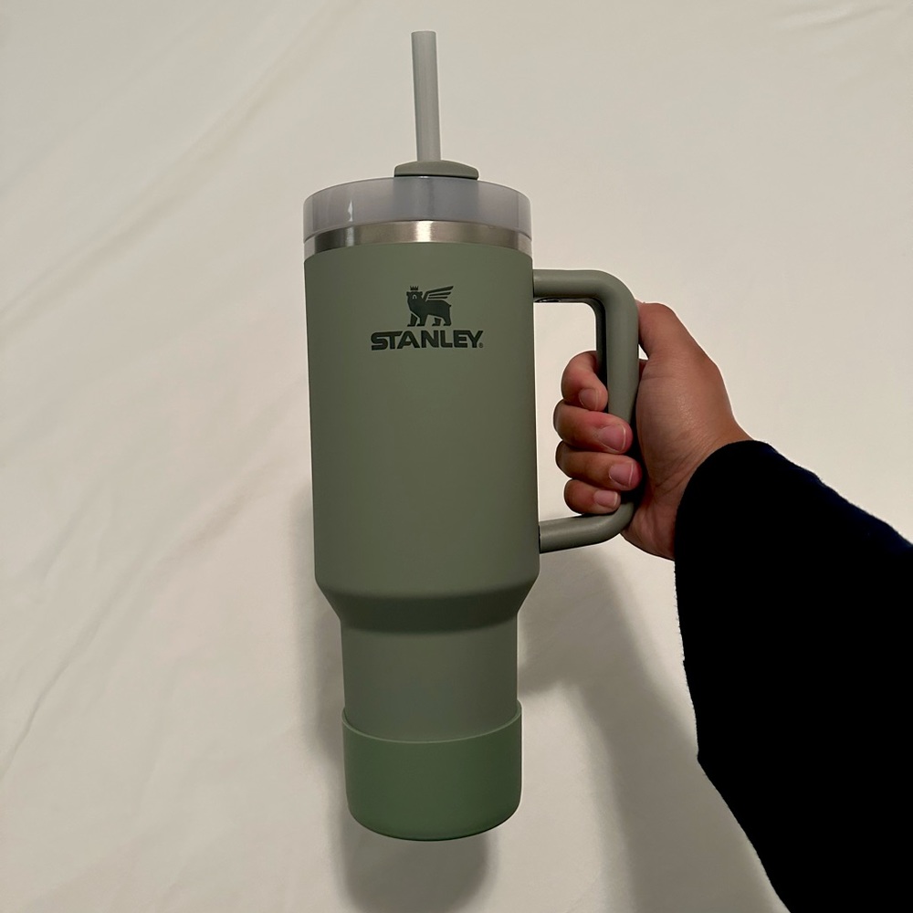 Stanley 40oz soft matte quencher 💚